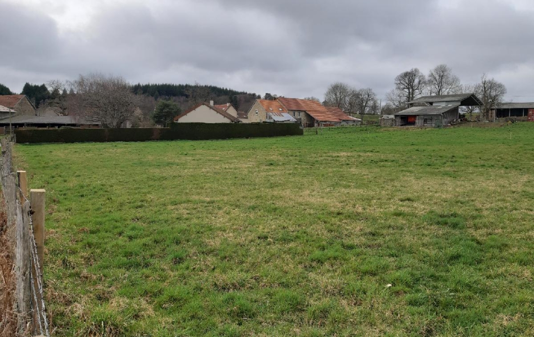 Aubusson Immobilier : Ground | SAINT-QUENTIN-LA-CHABANNE (23500) | 2 458 m2 | 17 500 € 